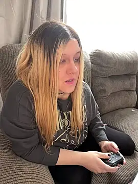 Snapshot of PuckBunny17 chatting on January 22, 3:51 pm PuckBunny17 online show from January 22, 3:51 pm