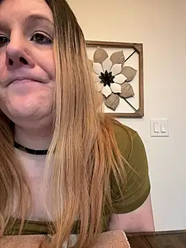 Snapshot of PuckBunny17 chatting on March 2, 12:20 am PuckBunny17 online show from March 2, 12:20 am