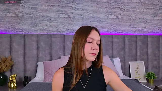 Snapshot of AliceBrayan chatting on March 23, 5:10 am AliceBrayan online show from March 23, 5:10 am