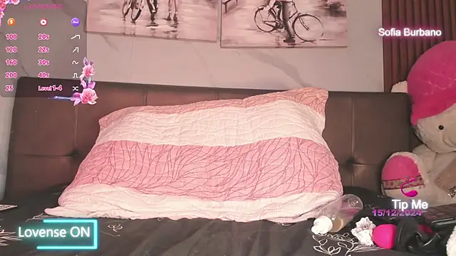 Sofia Burbano online show from December 15, 2:05 pm