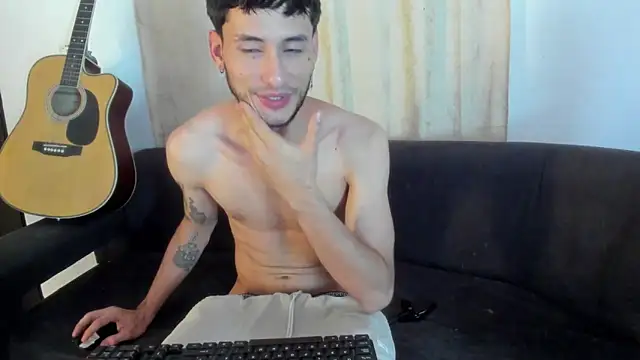 Henrikk senn online show from November 2, 9:00 am