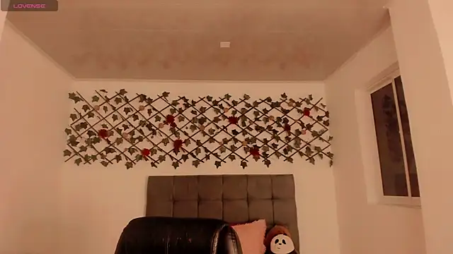 Lilith Miller21 online show from November 7, 8:20 pm