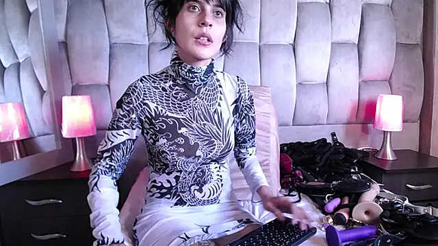 Snapshot of bellatrix25 chatting on January 18, 8:30 pm bellatrix25 online show from January 18, 8:30 pm