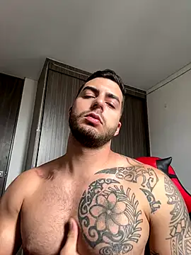 Snapshot of thomas_gun chatting on December 3, 4:06 pm thomas gun online show from December 3, 4:06 pm