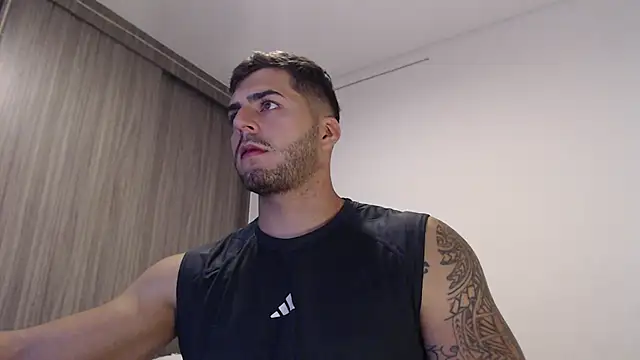 Snapshot of thomas_gun chatting on December 5, 6:10 am thomas gun online show from December 5, 6:10 am