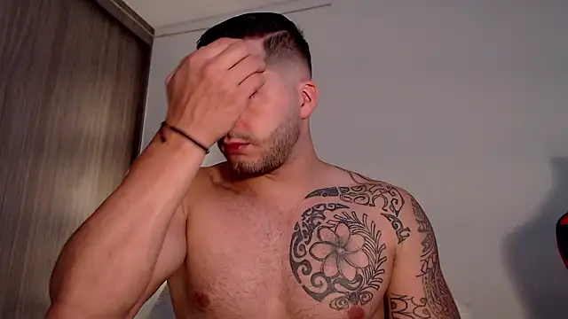 Snapshot of thomas_gun chatting on December 6, 1:55 pm thomas gun online show from December 6, 1:55 pm