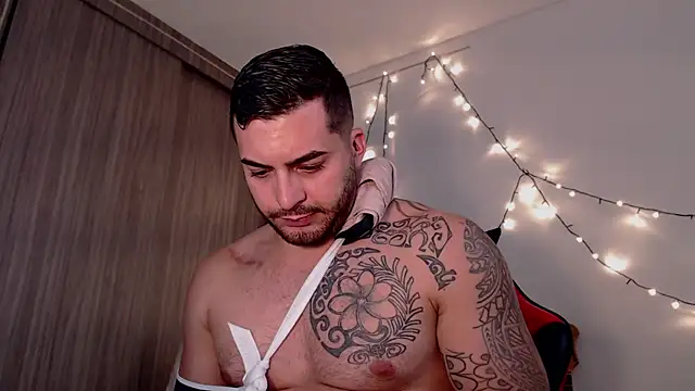 Snapshot of thomas_gun chatting on December 10, 5:33 pm thomas gun online show from December 10, 5:33 pm