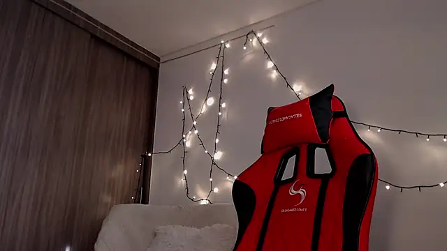 Snapshot of thomas_gun chatting on December 21, 8:54 pm thomas gun online show from December 21, 8:54 pm