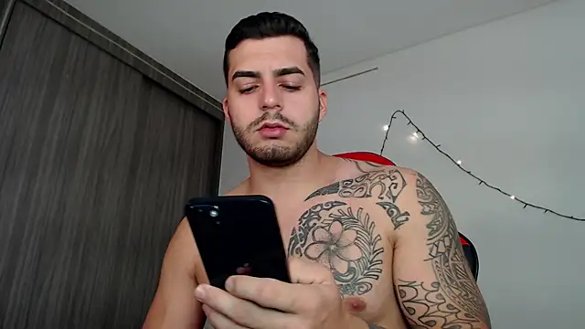 Snapshot of thomas_gun chatting on January 30, 2:15 pm thomas gun online show from January 30, 2:15 pm