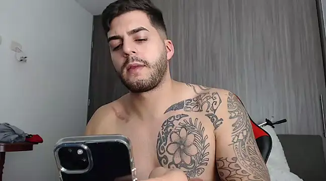 Snapshot of thomas_gun chatting on March 5, 5:18 am thomas gun online show from March 5, 5:18 am