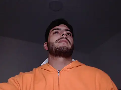 Snapshot of thomas_gun chatting on October 26, 2:06 am thomas gun online show from October 26, 2:06 am