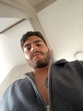 Snapshot of thomas_gun chatting on October 26, 8:04 pm thomas gun online show from October 26, 8:04 pm