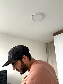 Snapshot of thomas_gun chatting on December 5, 3:41 pm thomas gun online show from December 5, 3:41 pm