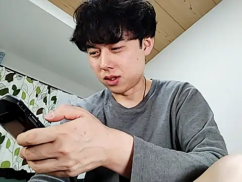 whitebriefboy online show from March 5, 3:40 pm