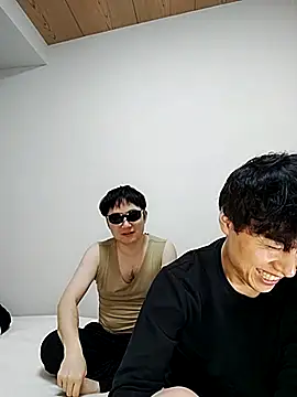 whitebriefboy online show from March 6, 3:24 pm