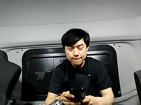 whitebriefboy online show from September 29, 4:01 pm