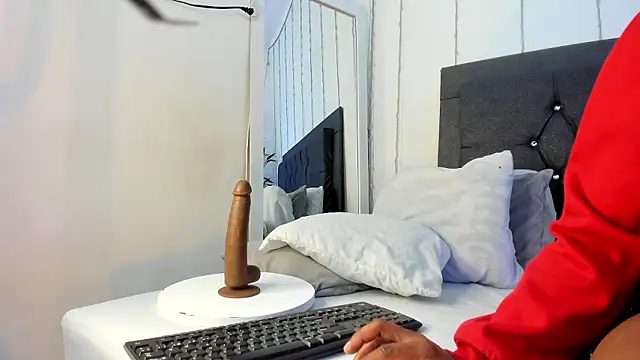 ebony hot1 online show from December 7, 1:40 pm