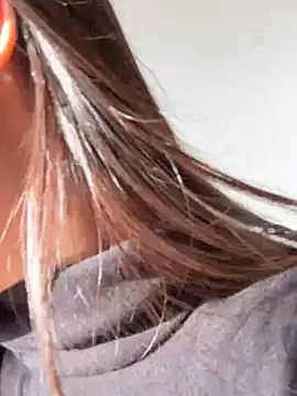 Snapshot of Sweet-Angel999 chatting on December 16, 12:48 am Sweet-Angel999 online show from December 16, 12:48 am