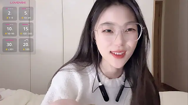 Snapshot of Sweet-Angel999 chatting on February 15, 6:33 pm Sweet-Angel999 online show from February 15, 6:33 pm