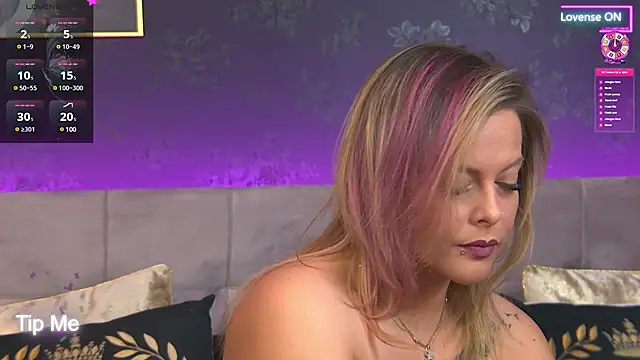 Snapshot of ZoeMesmerize chatting on January 14, 3:01 am ZoeMesmerize online show from January 14, 3:01 am