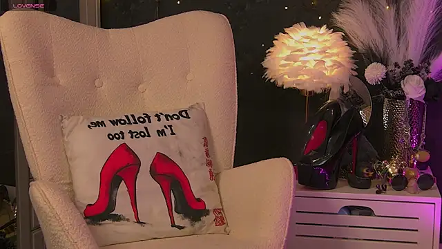 Snapshot of ZoeMesmerize chatting on September 12, 3:23 pm ZoeMesmerize online show from September 12, 3:23 pm