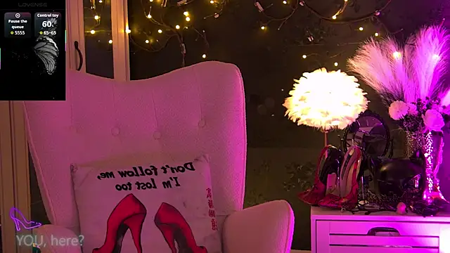 Snapshot of ZoeMesmerize chatting on November 3, 11:44 am ZoeMesmerize online show from November 3, 11:44 am