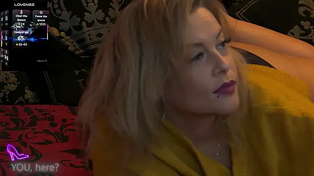 Snapshot of ZoeMesmerize chatting on December 1, 2:55 pm ZoeMesmerize online show from December 1, 2:55 pm