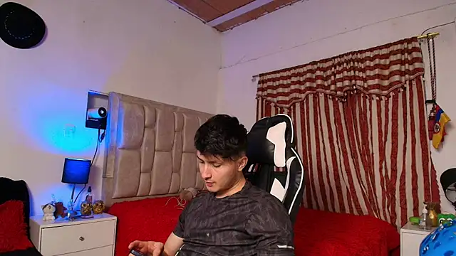 santyago taylor online show from December 14, 2:12 am