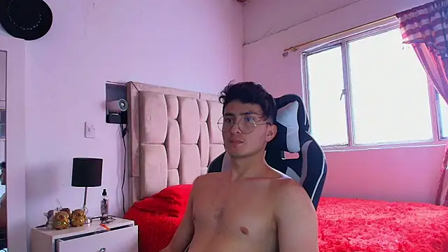 santyago taylor online show from December 17, 7:04 pm