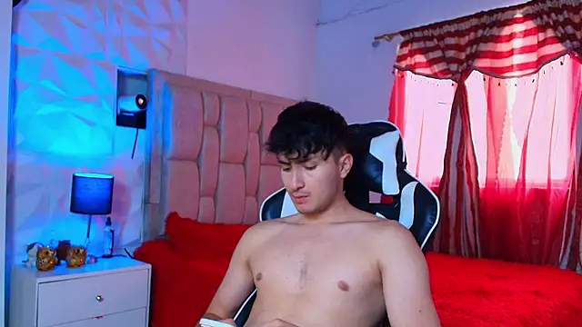 santyago taylor online show from December 20, 6:24 pm