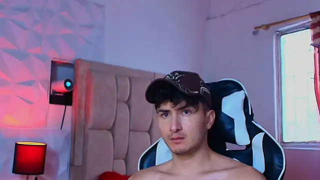 santyago taylor online show from December 21, 6:12 pm