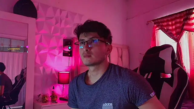 santyago taylor online show from December 28, 6:50 pm