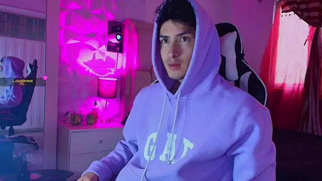 santyago taylor online show from December 31, 9:17 pm