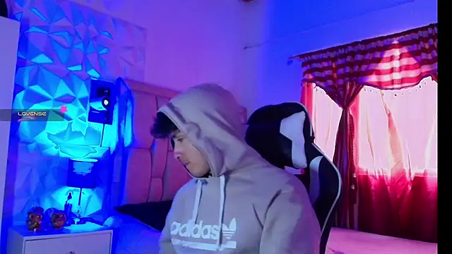 santyago taylor online show from January 3, 9:57 pm