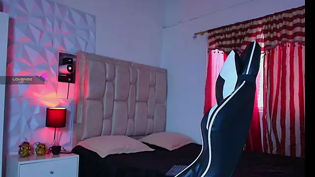 santyago taylor online show from January 5, 9:03 pm