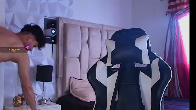 santyago taylor online show from January 11, 2:15 pm