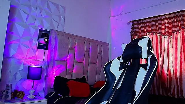 santyago taylor online show from February 2, 7:25 pm