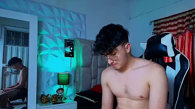 santyago taylor online show from February 6, 7:51 pm