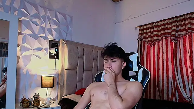 santyago taylor online show from February 12, 7:45 pm