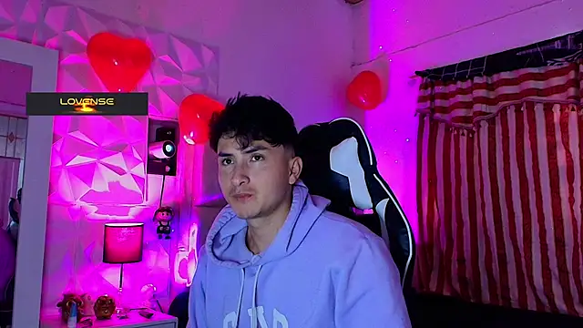 santyago taylor online show from February 24, 7:09 pm