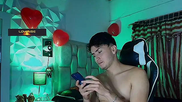 santyago taylor online show from February 26, 10:09 pm