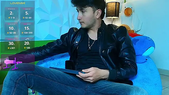 santyago taylor online show from September 16, 7:15 pm