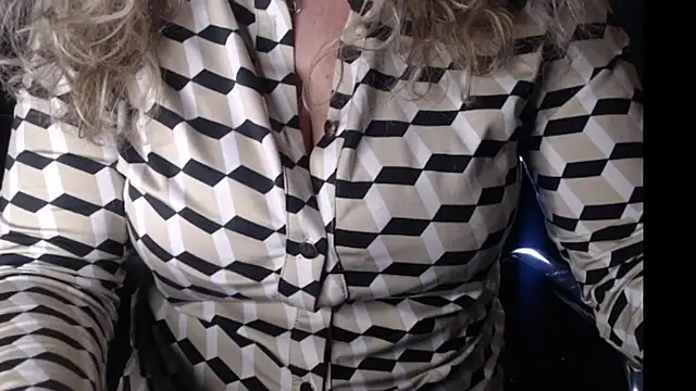 JenniLowen online show from January 10, 6:28 pm