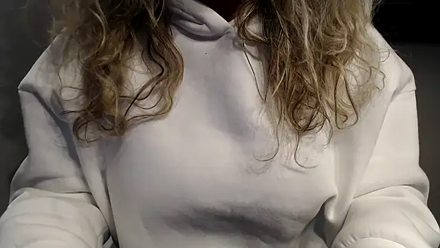 JenniLowen online show from February 17, 4:04 pm