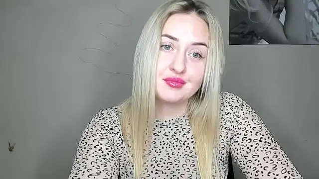 KennaJamess8 online show from December 6, 6:17 pm