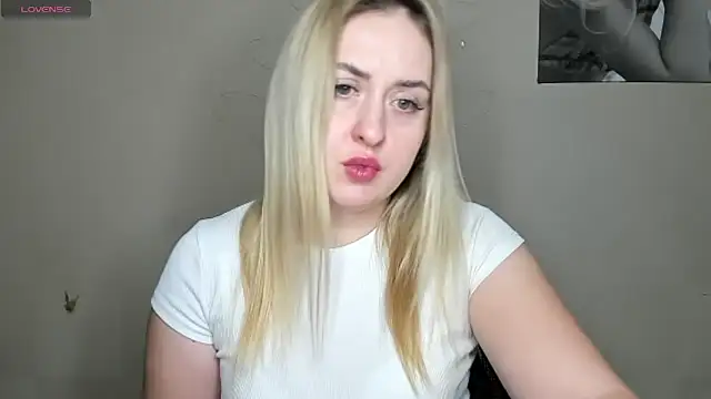 KennaJamess8 online show from December 26, 11:24 pm