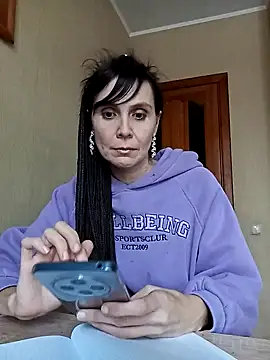 Francenia lolis online show from February 3, 1:30 pm