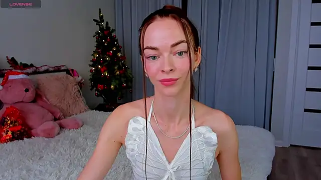 Snapshot of Undertheskin chatting on December 28, 4:20 pm Undertheskin online show from December 28, 4:20 pm