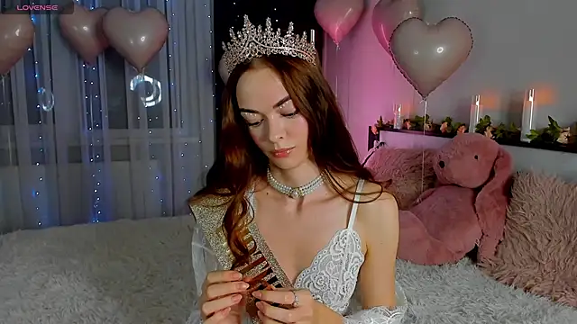 Snapshot of Undertheskin chatting on February 8, 7:16 pm Undertheskin online show from February 8, 7:16 pm