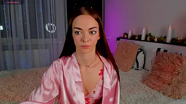 Snapshot of Undertheskin chatting on March 15, 6:43 pm Undertheskin online show from March 15, 6:43 pm